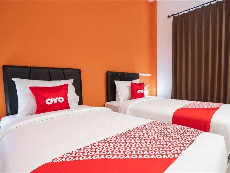 Vaccinated Staff - OYO Flagship 1575 Urban 18 Near RSU Royal Surabaya Kota Surabaya Hotel Bagian luar foto