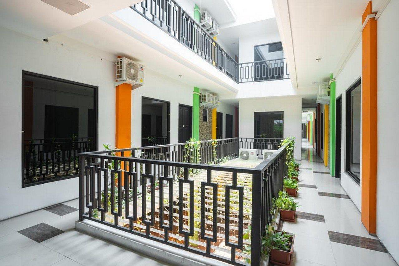 Vaccinated Staff - OYO Flagship 1575 Urban 18 Near RSU Royal Surabaya Kota Surabaya Hotel Bagian luar foto