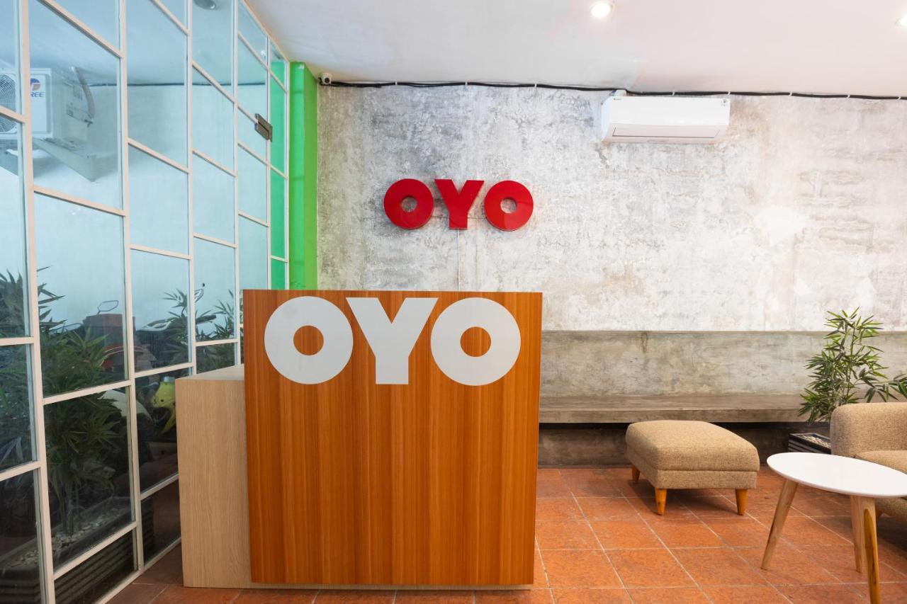Vaccinated Staff - OYO Flagship 1575 Urban 18 Near RSU Royal Surabaya Kota Surabaya Hotel Bagian luar foto